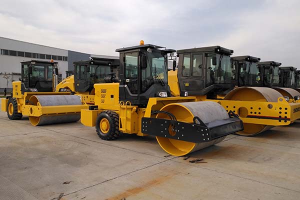 <a href='http://huazhufu.com/product/77.html' target='_blank'>振動壓路機</a>